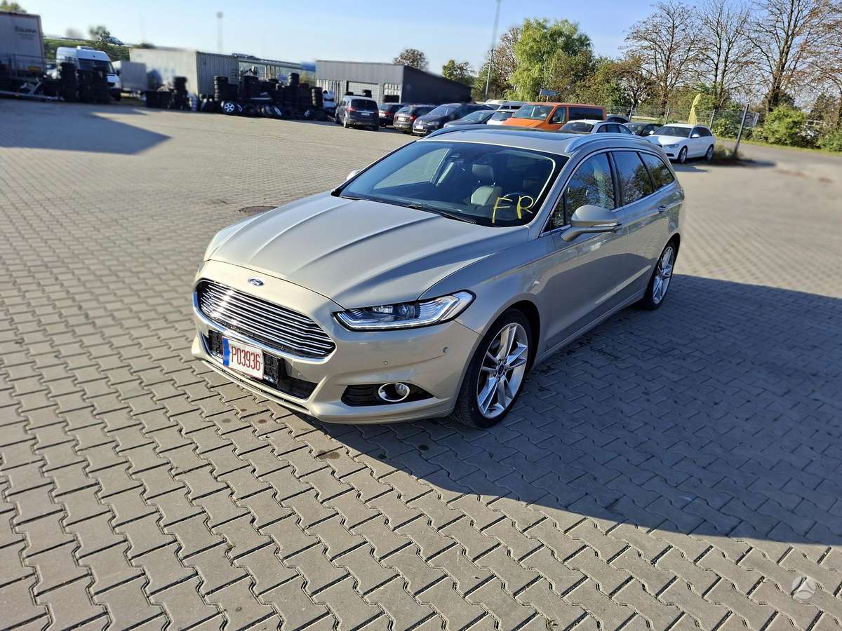 Ford Mondeo 2015 — interior