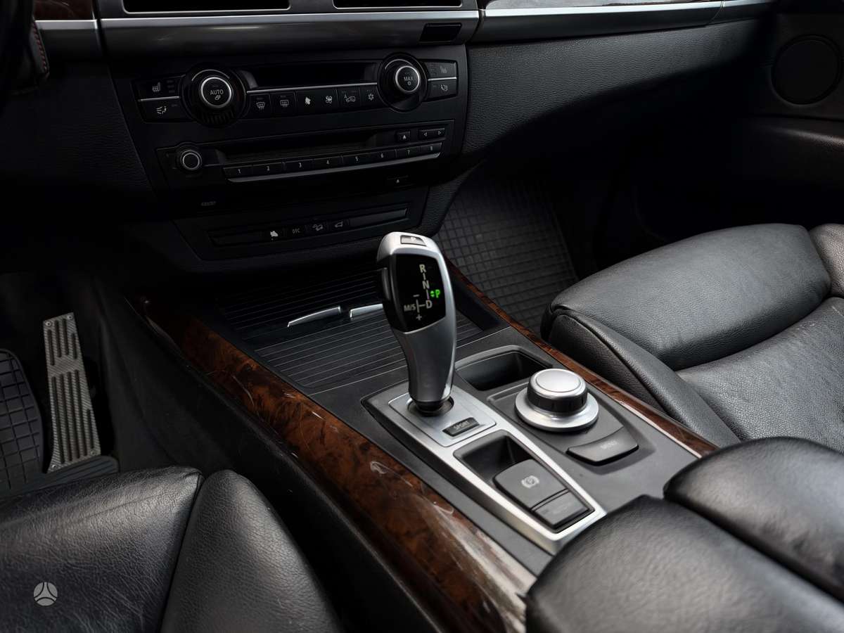 BMW X5 2009 — photo 15