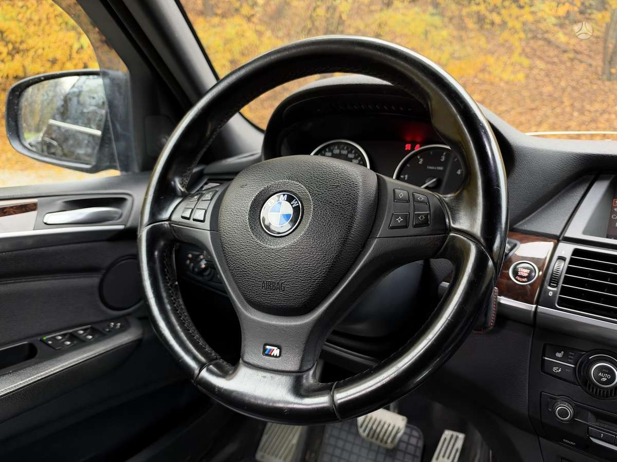 BMW X5 2009 — photo 17
