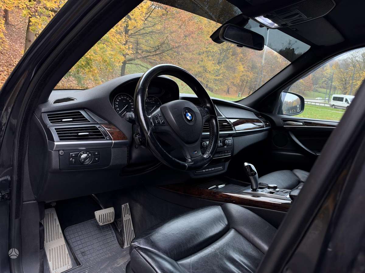 BMW X5 2009 — photo 18
