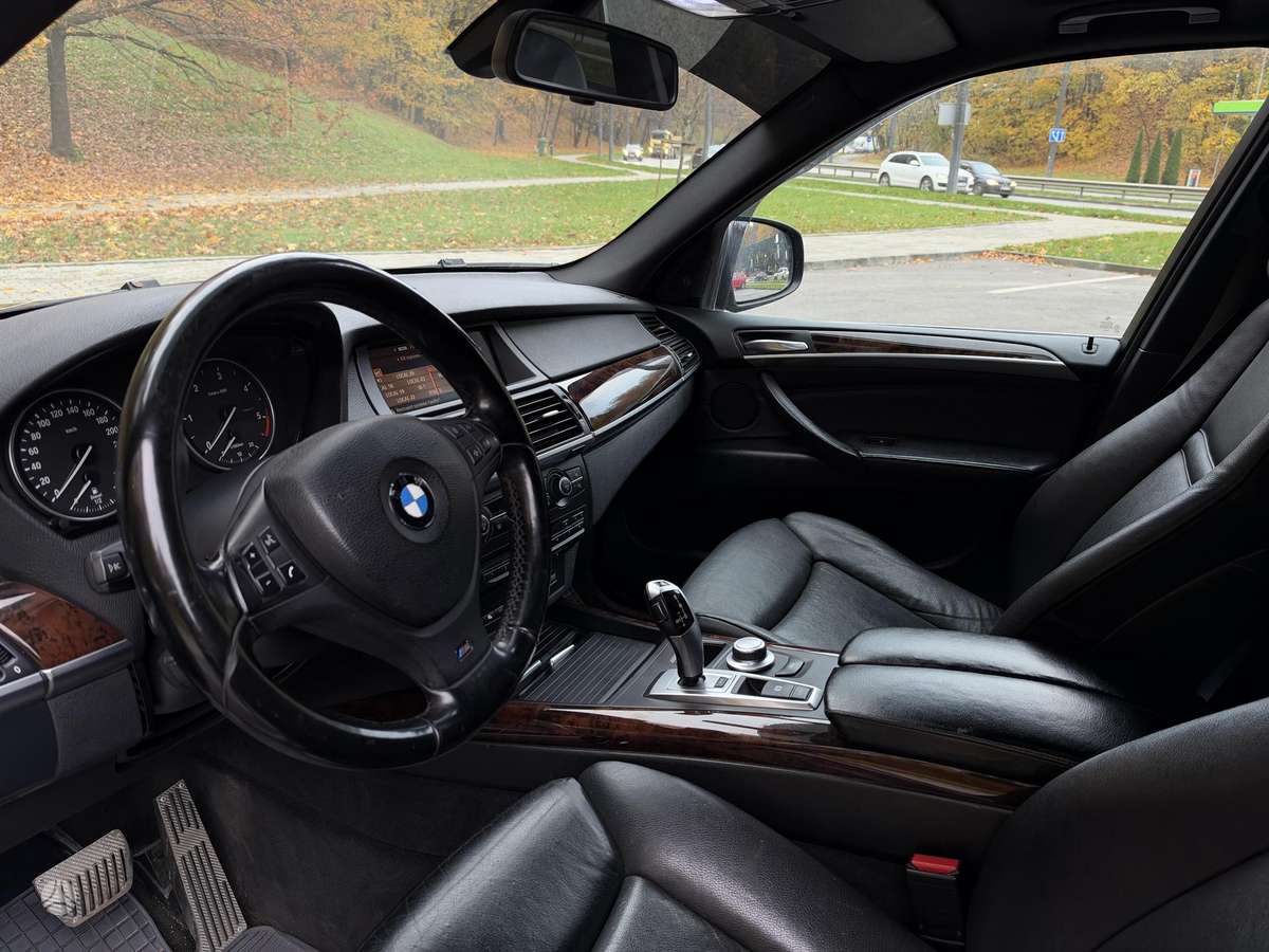BMW X5 2009 — photo 20