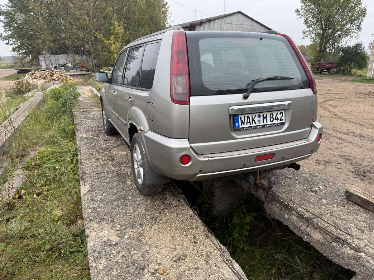Nissan X-Trail 2004 — engine 2184 cm³, 136 HP (100kW)
