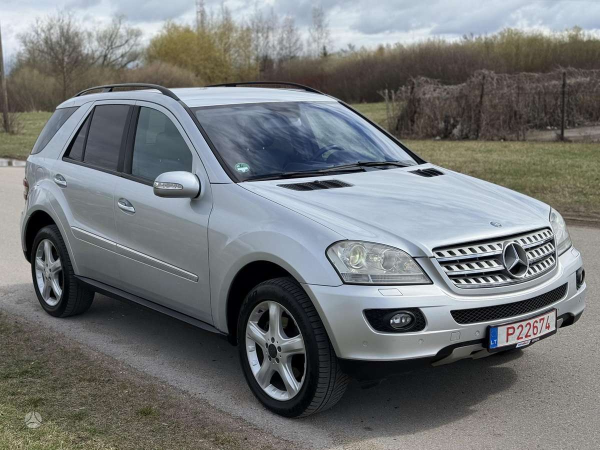 Mercedes-Benz ML320 2008 — rear view