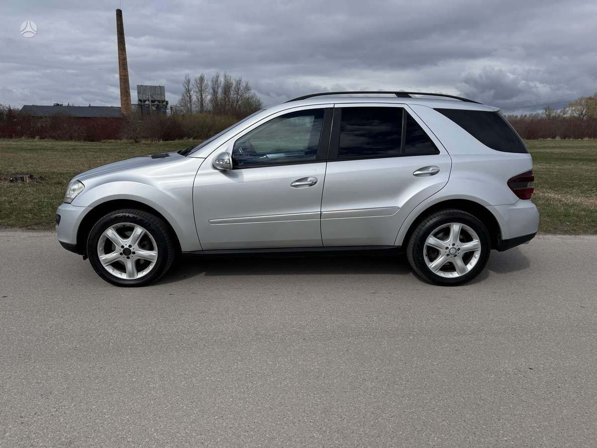 Mercedes-Benz ML320 2008 — interior