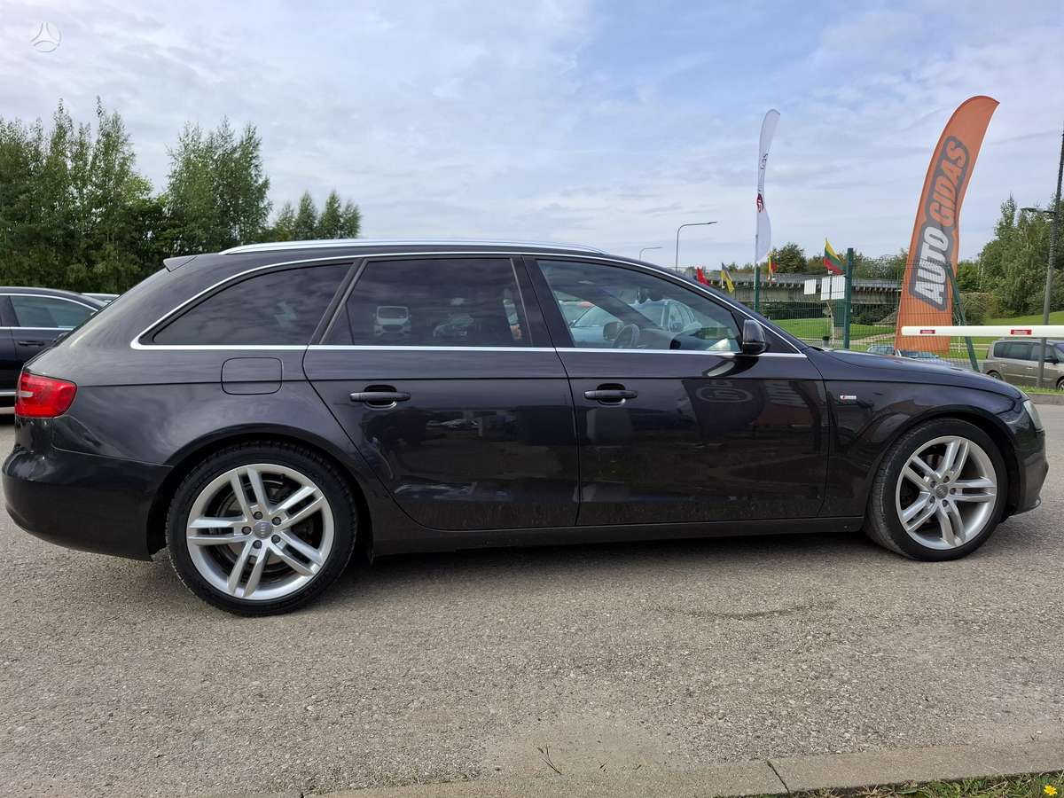 Audi A4 2013 — салон
