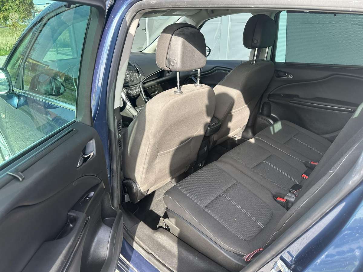 Opel Zafira 2015 — photo 16