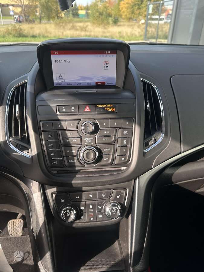 Opel Zafira 2015 — photo 22