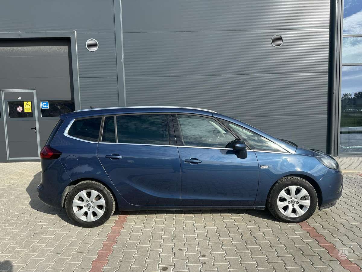 Opel Zafira 2015 — photo 7