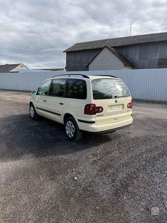 Volkswagen Sharan 2010 — rear view