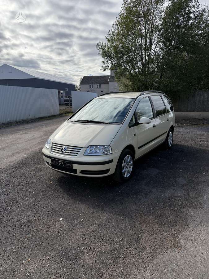 Volkswagen Sharan 2010 — interior