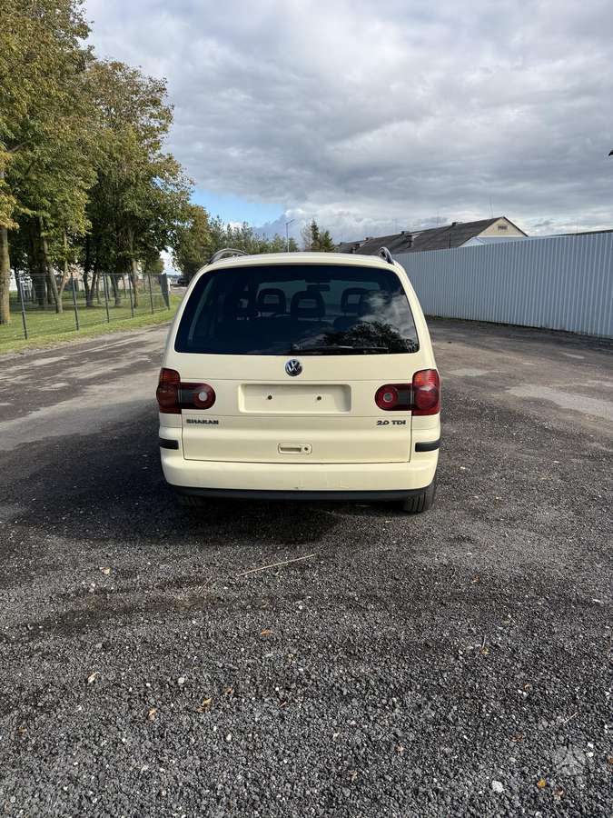 Volkswagen Sharan 2010 — photo 5