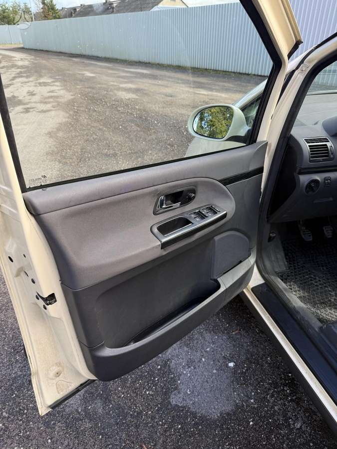 Volkswagen Sharan 2010 — photo 8