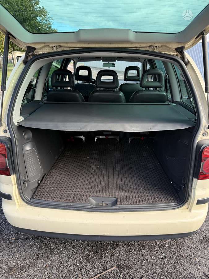 Volkswagen Sharan 2010 — photo 9