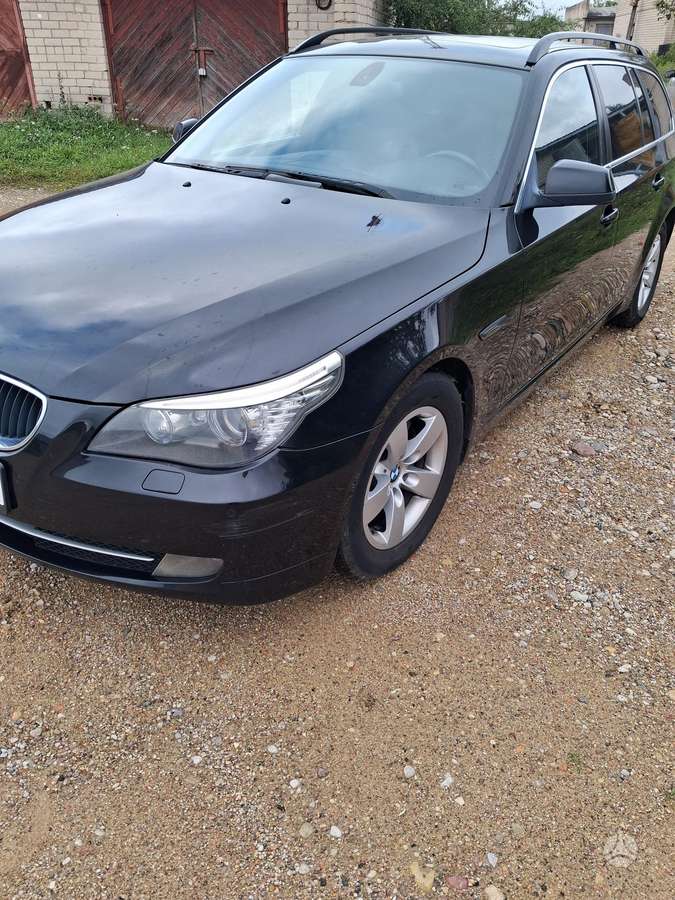 BMW 520 2009 — вигляд ззаду