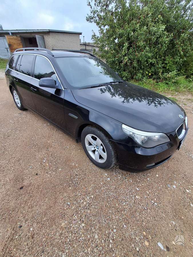 BMW 520 2009 — салон
