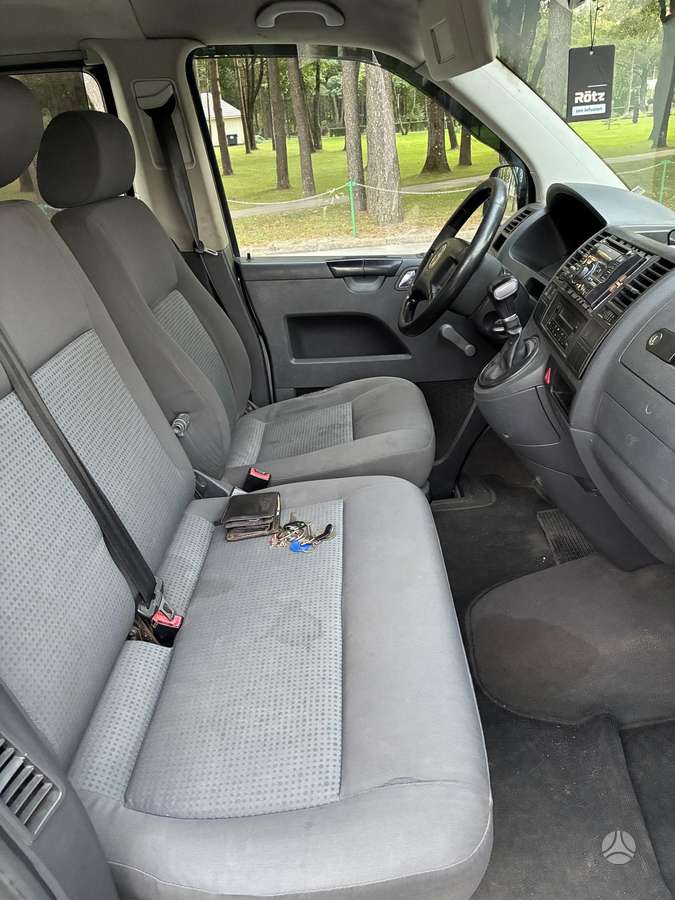 Volkswagen Caravelle 2006 — photo 16