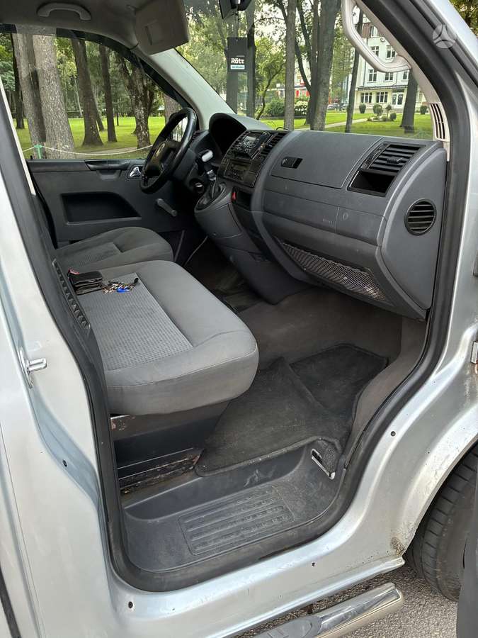 Volkswagen Caravelle 2006 — photo 17