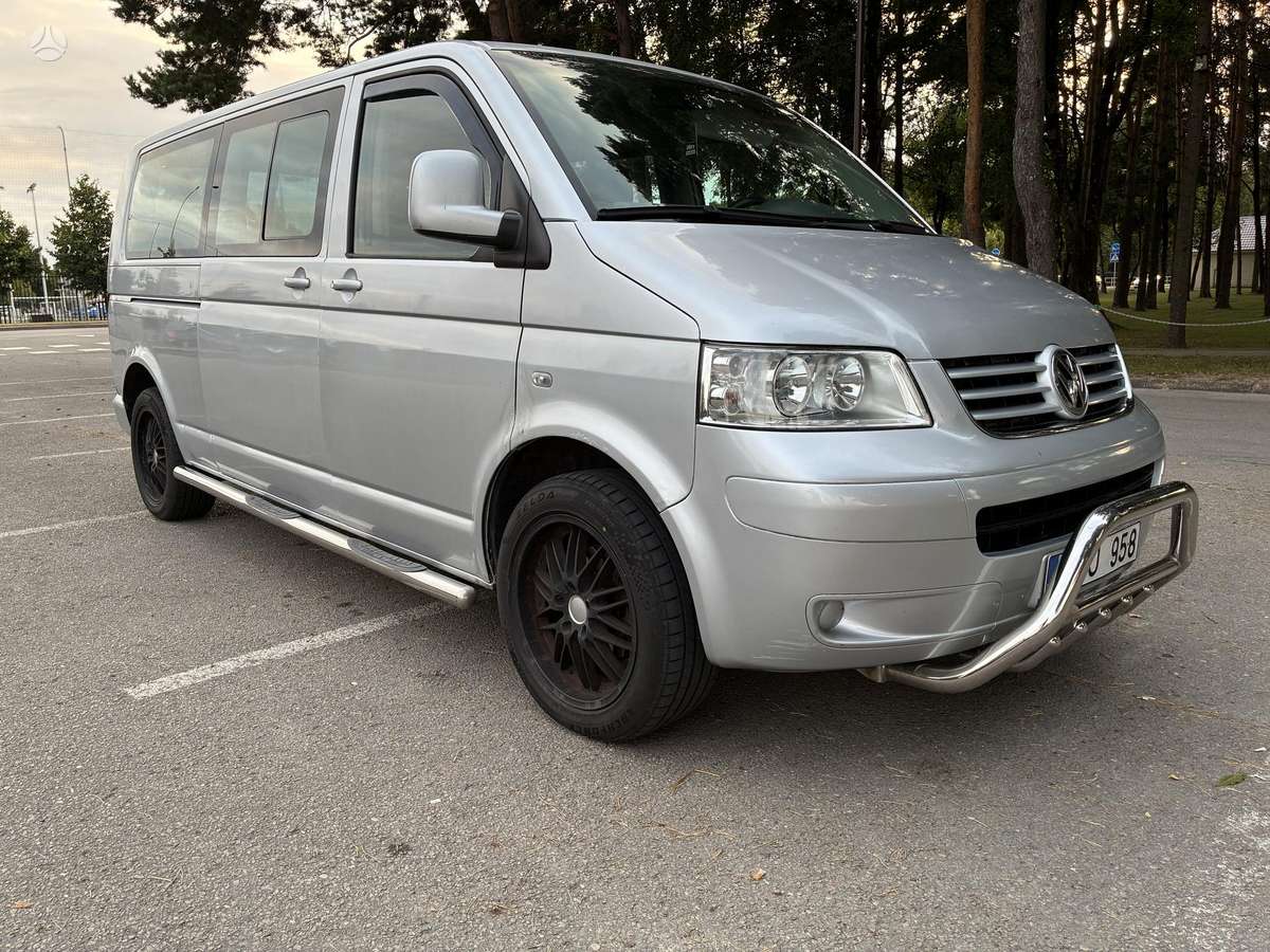 Volkswagen Caravelle 2006 — rear view