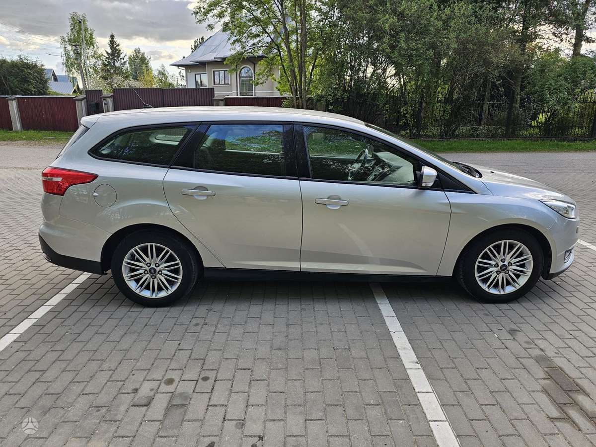 Ford Focus 2015 — вигляд ззаду