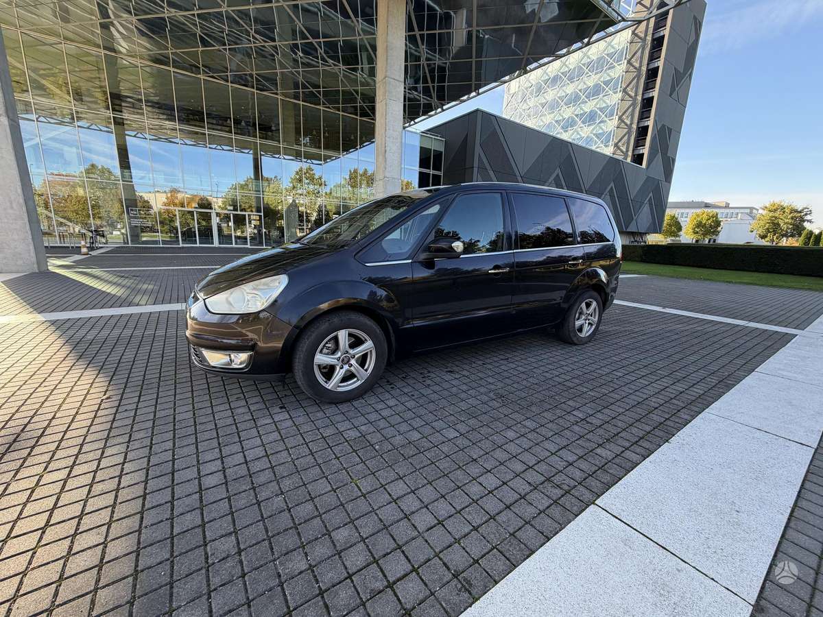 Ford Galaxy 2009 — вигляд ззаду