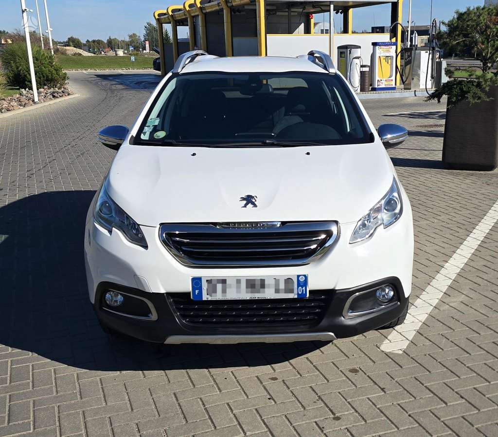 Peugeot 2008 2015 — вигляд ззаду