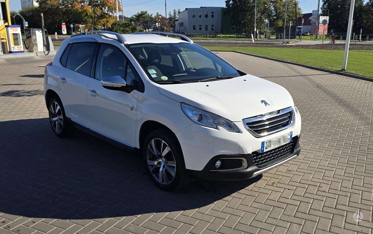 Peugeot 2008 2015 — салон