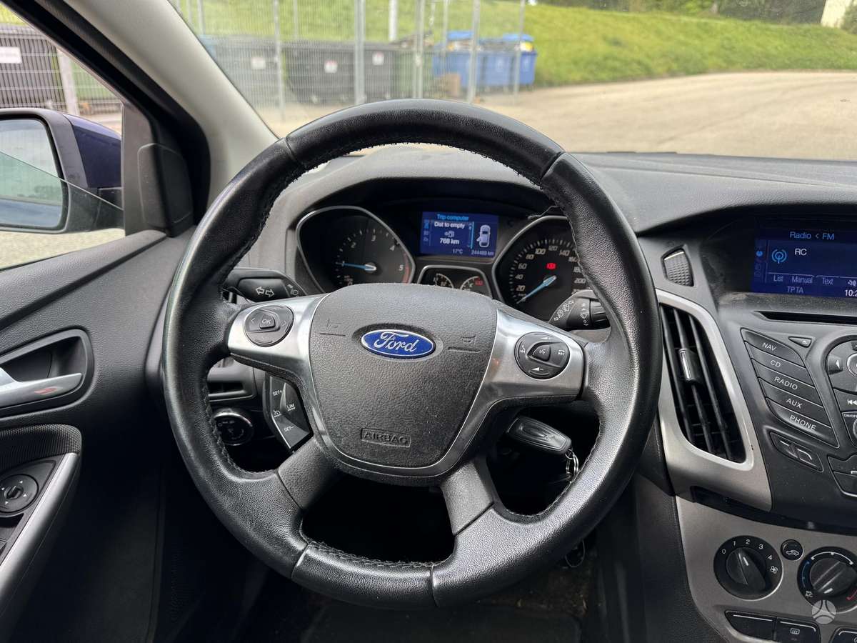 Ford Focus 2013 — photo 11