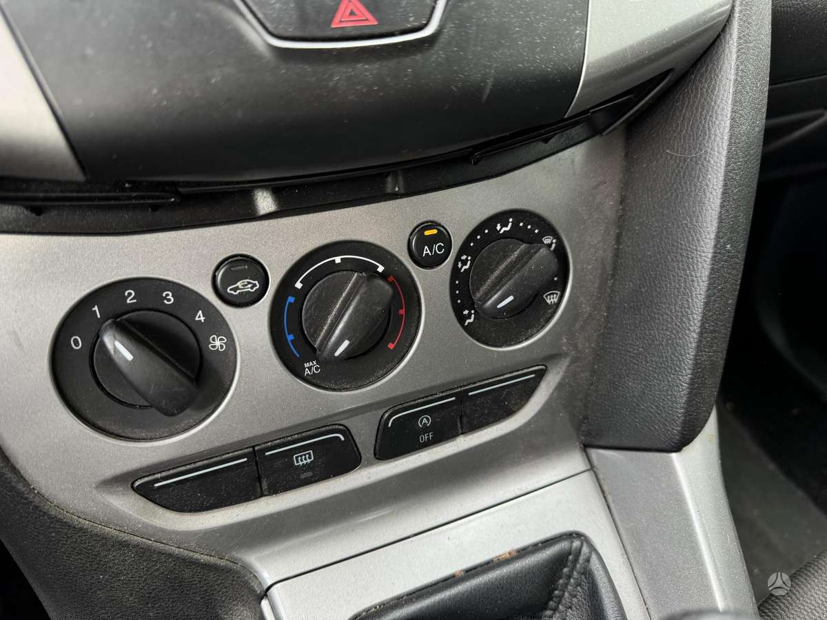 Ford Focus 2013 — photo 17