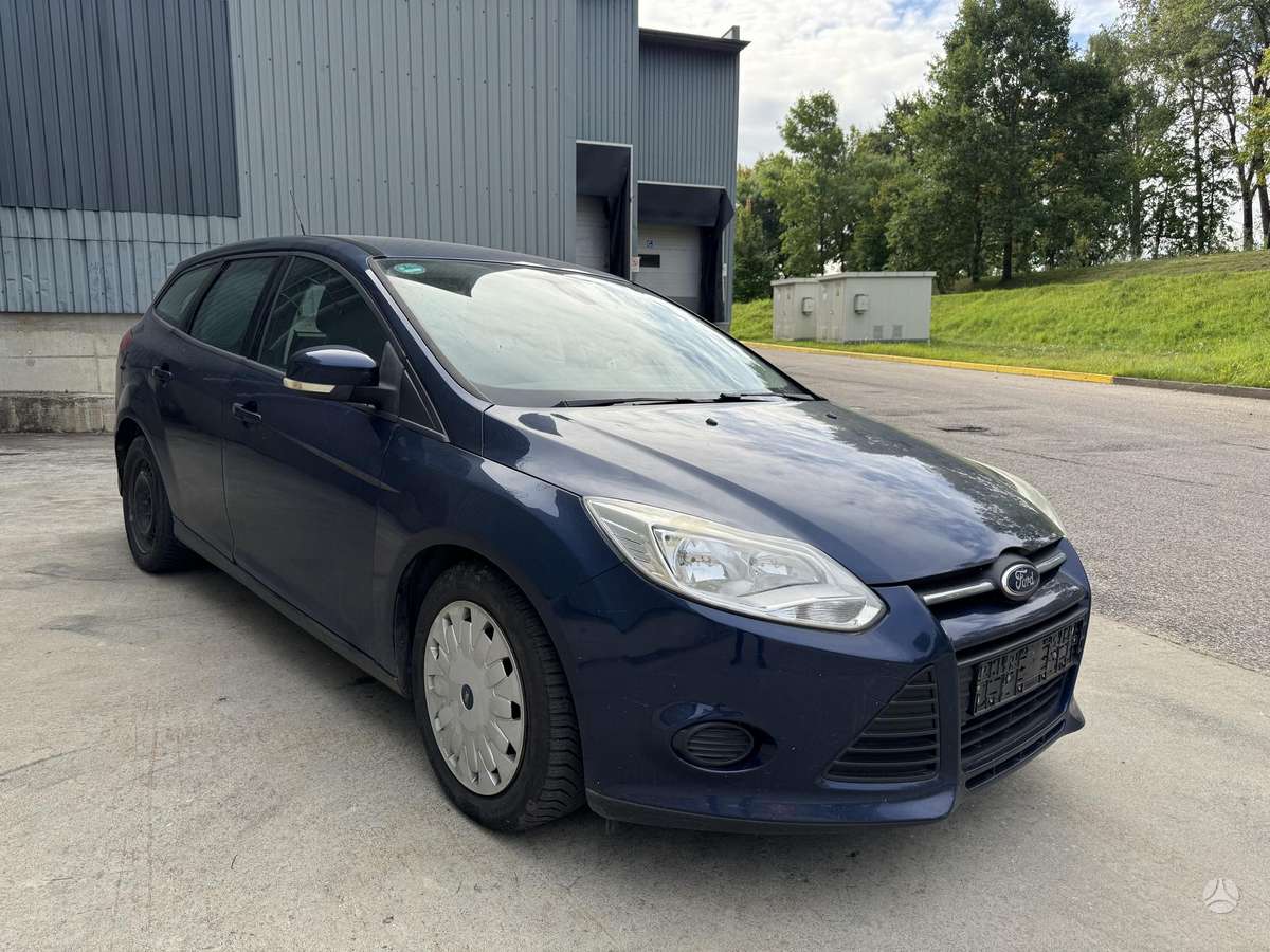 Ford Focus 2013 — rear view