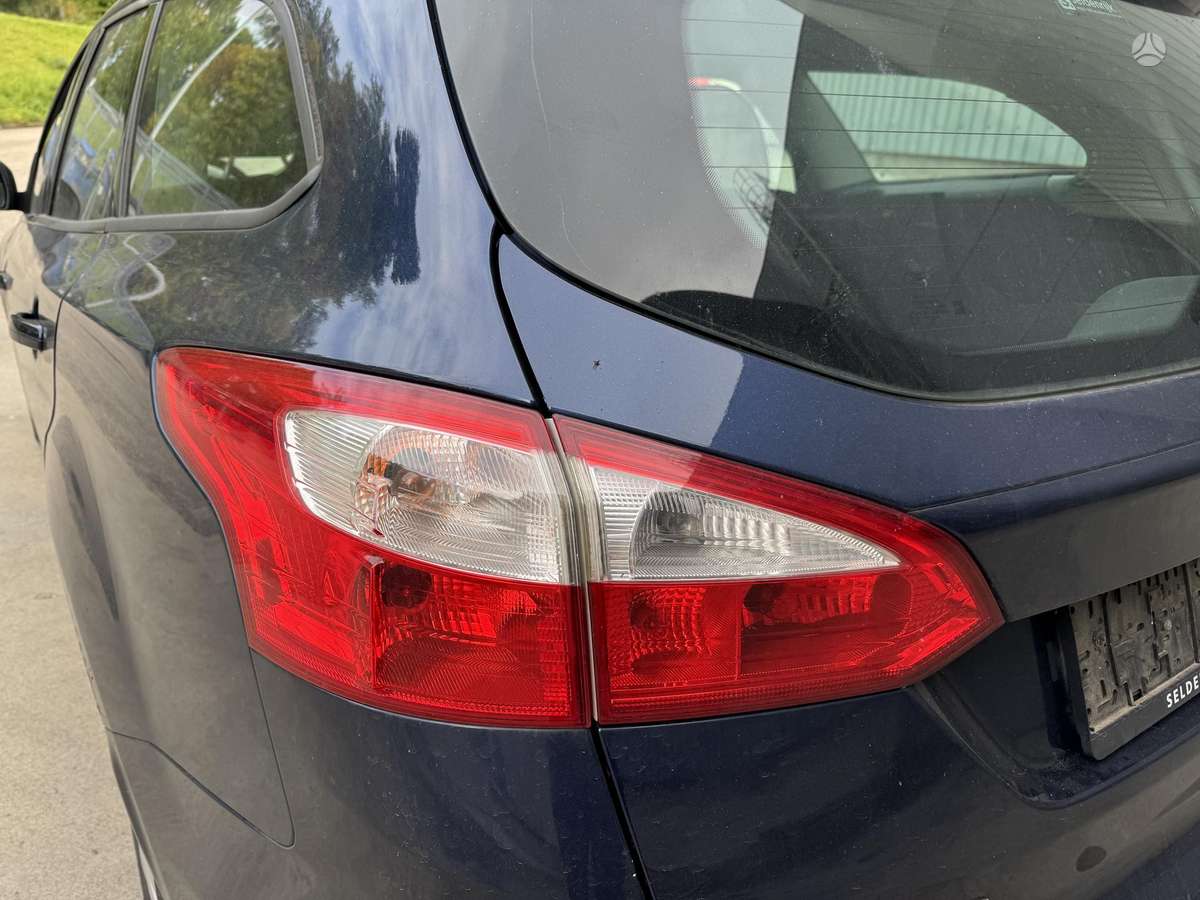 Ford Focus 2013 — photo 22