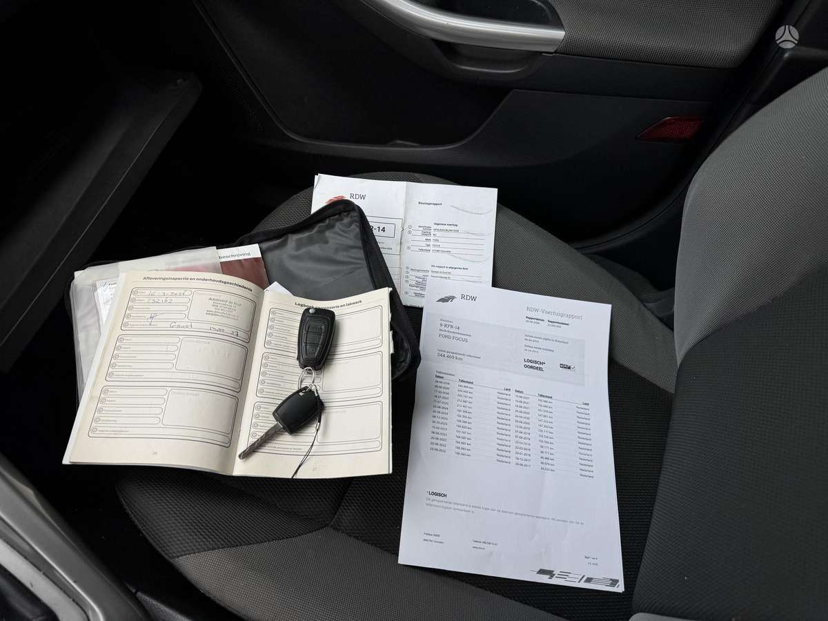 Ford Focus 2013 — photo 24