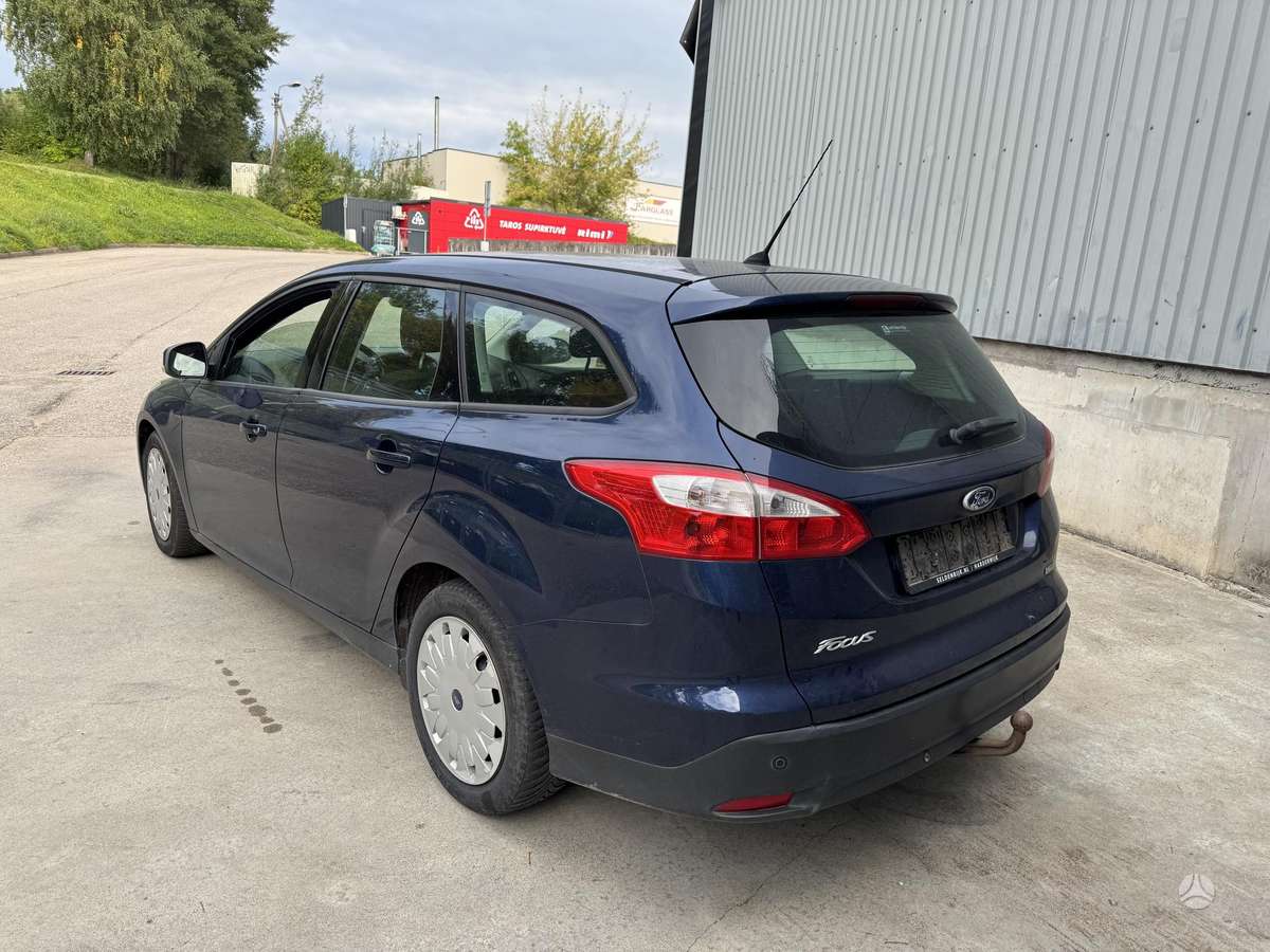 Ford Focus 2013 — interior