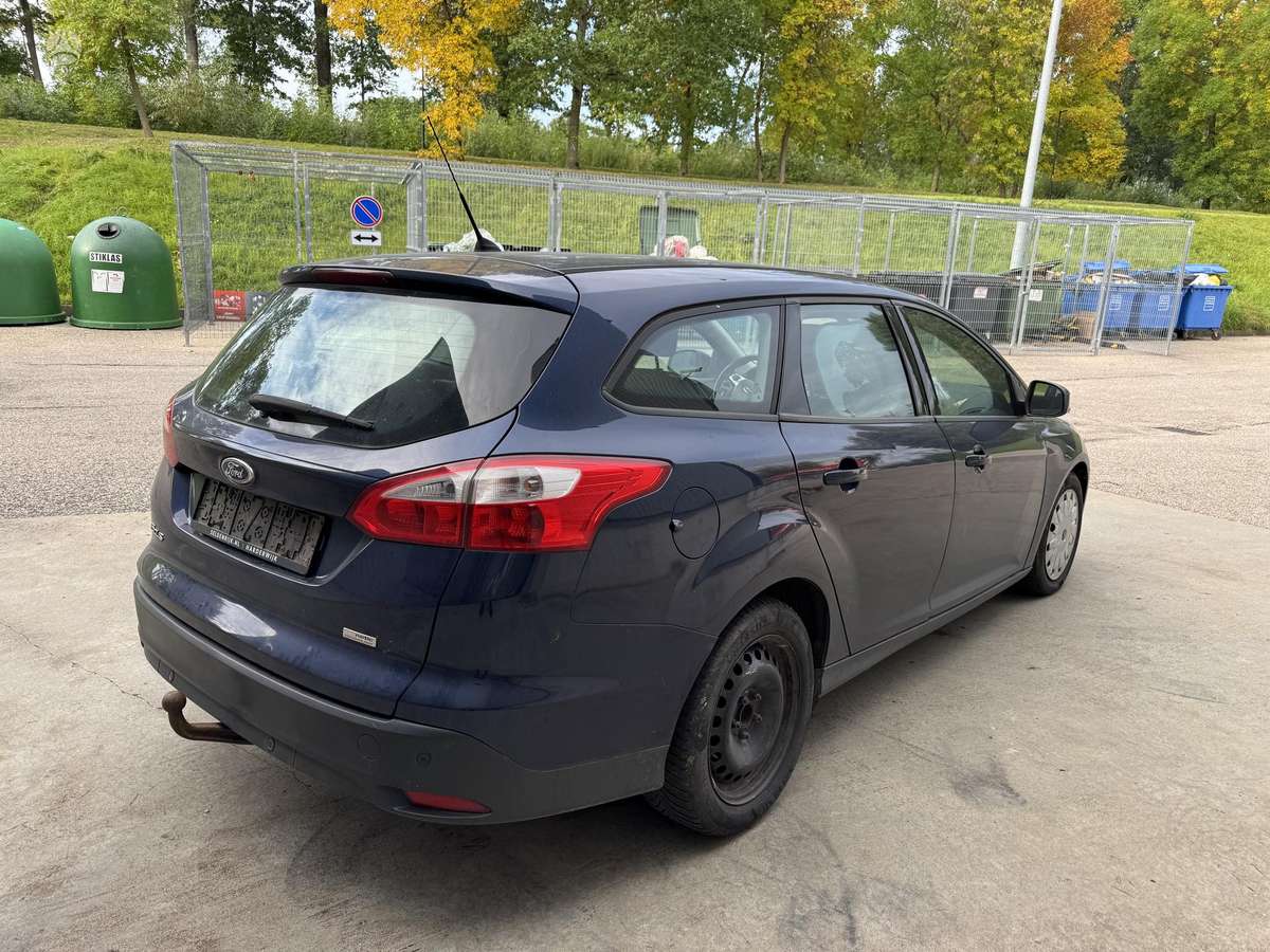 Ford Focus 2013 — engine 1600 cm³, 105 HP (77kW)