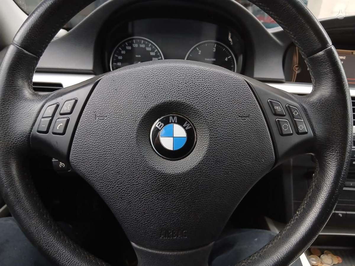 BMW 320 2009 — photo 5