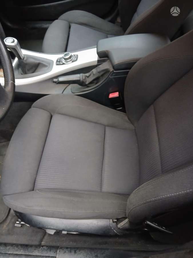 BMW 320 2009 — photo 7