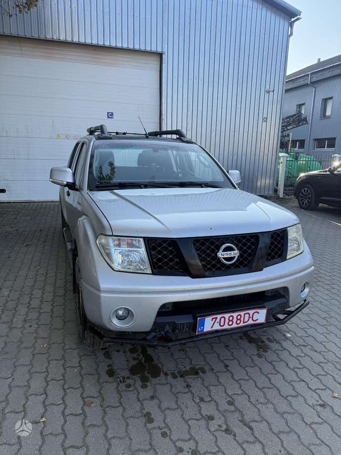 Nissan Navara 2007 — вигляд ззаду