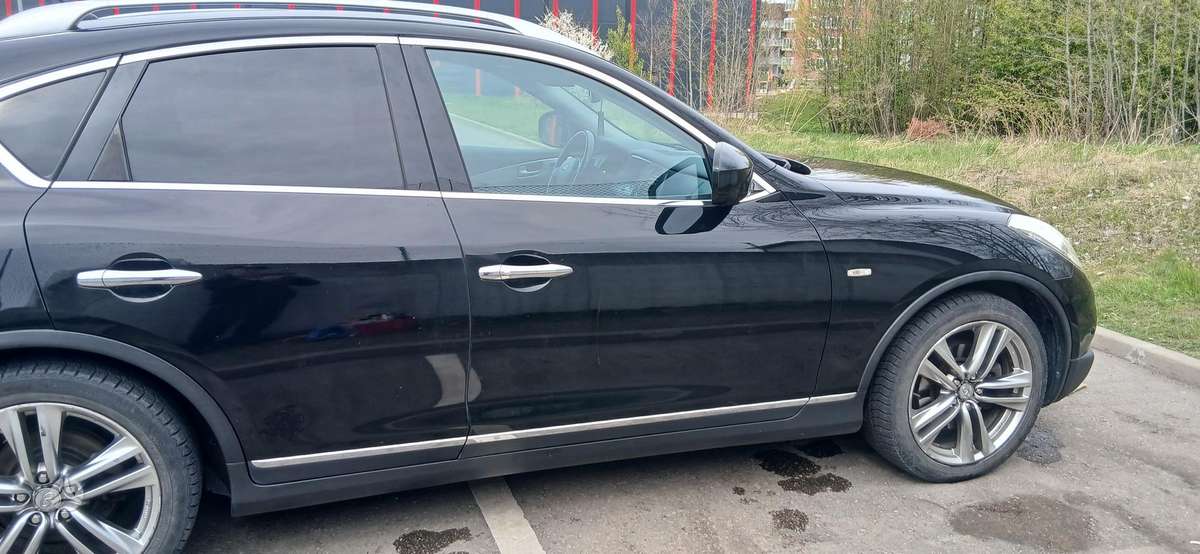 Infiniti EX30 2012 — салон
