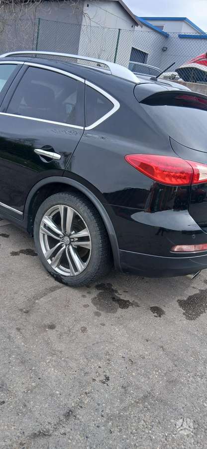 Infiniti EX30 2012 — двигун 3000 cm³, 238 HP (175kW)