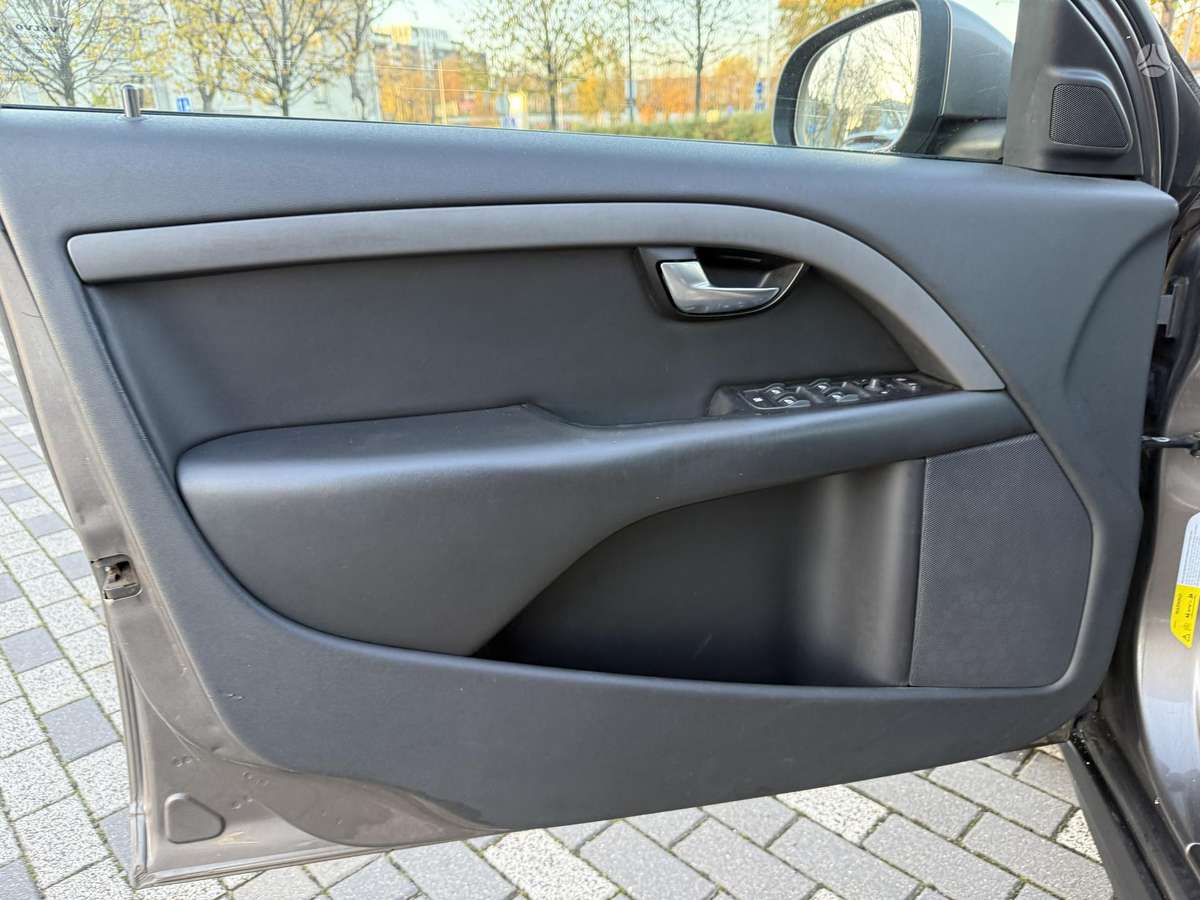 Volvo V70 2008 — photo 11