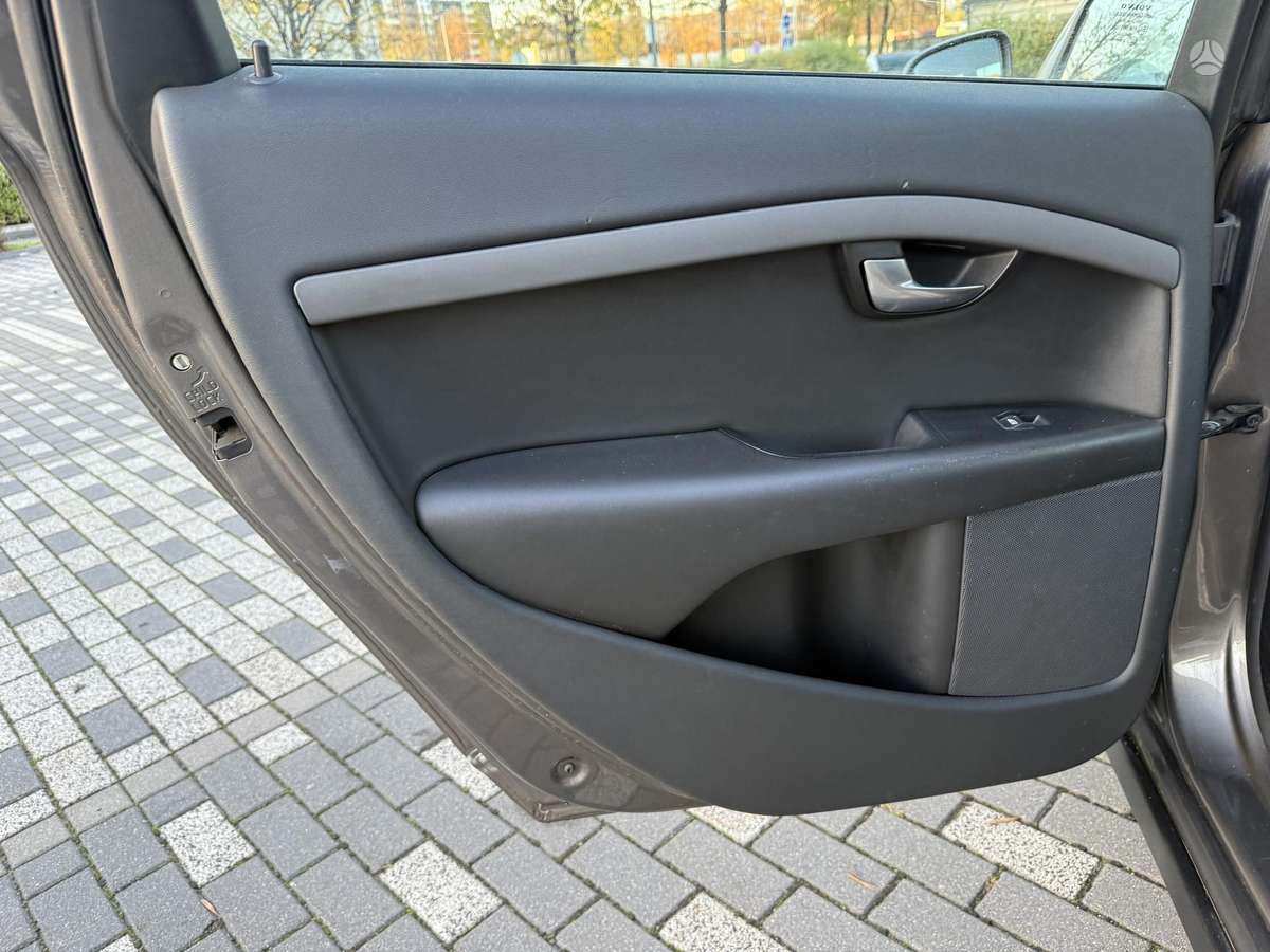 Volvo V70 2008 — photo 14
