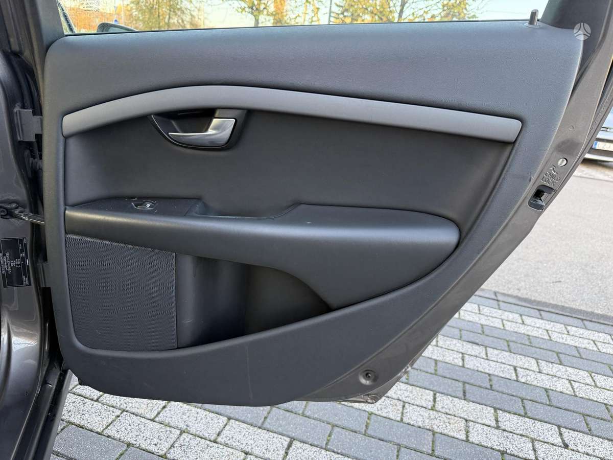 Volvo V70 2008 — photo 18
