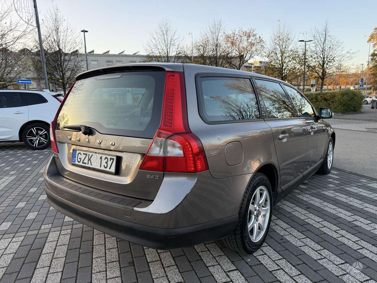 Volvo V70 2008 — photo 23