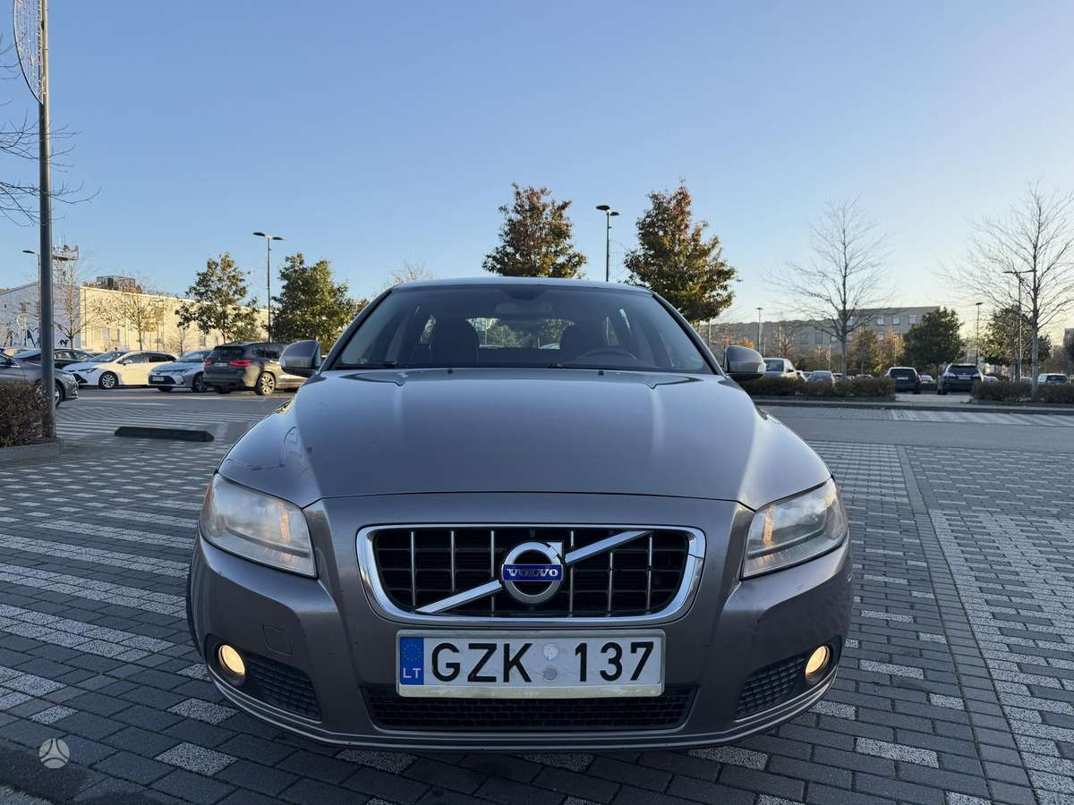 Volvo V70 2008 — interior
