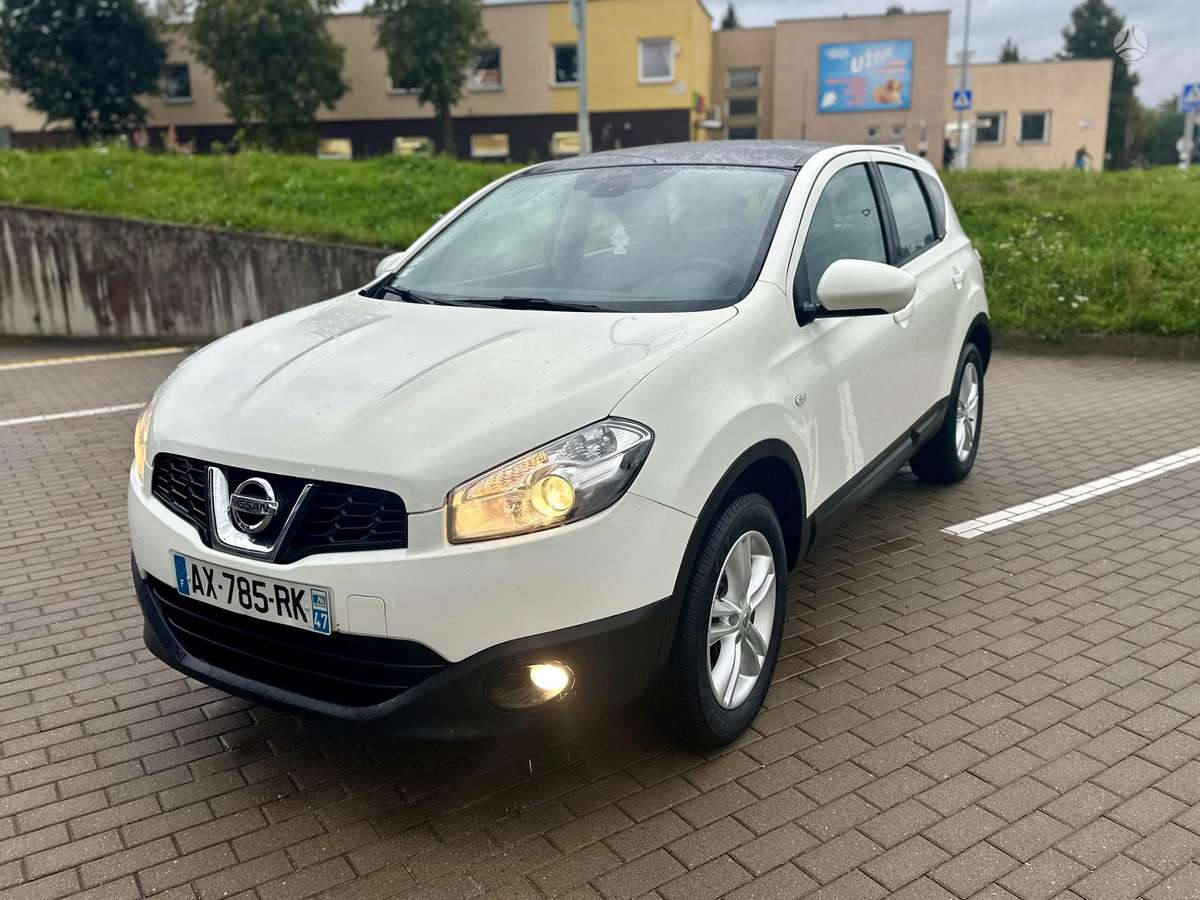 Nissan Qashqai 2010 — вигляд ззаду