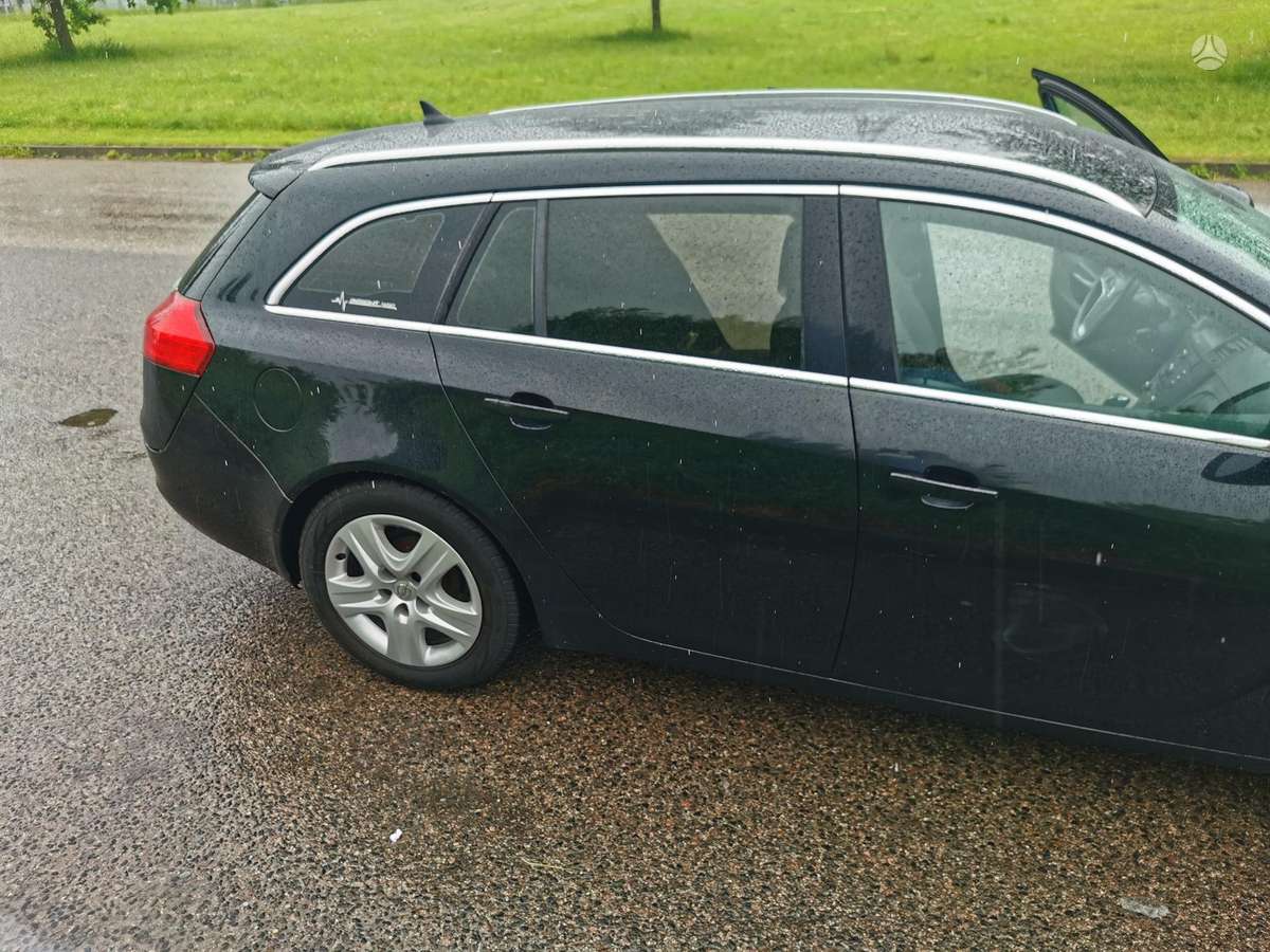 Opel Insignia 2011 — салон
