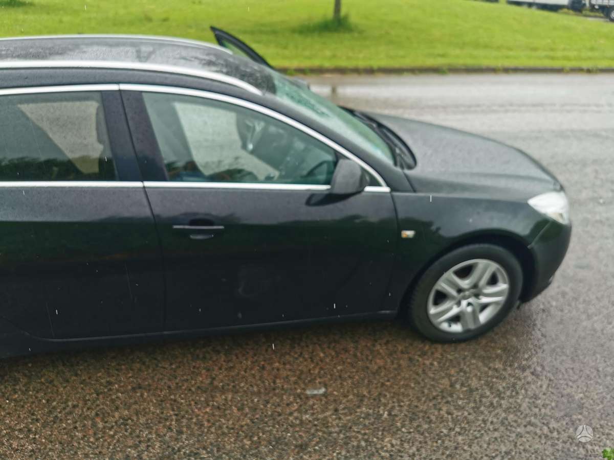 Opel Insignia 2011 — двигун 2000 cm³, 131 HP (96kW)