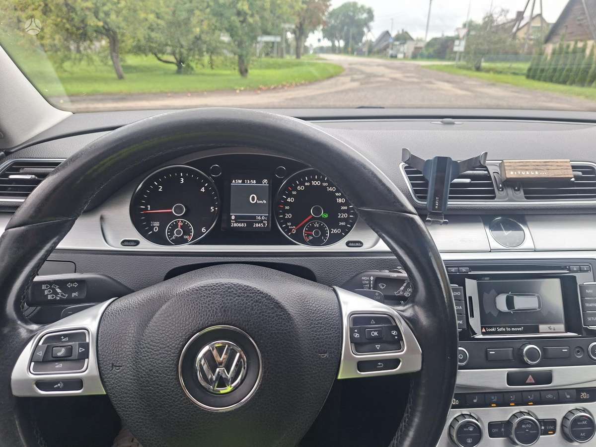 Volkswagen Passat 2013 — photo 14