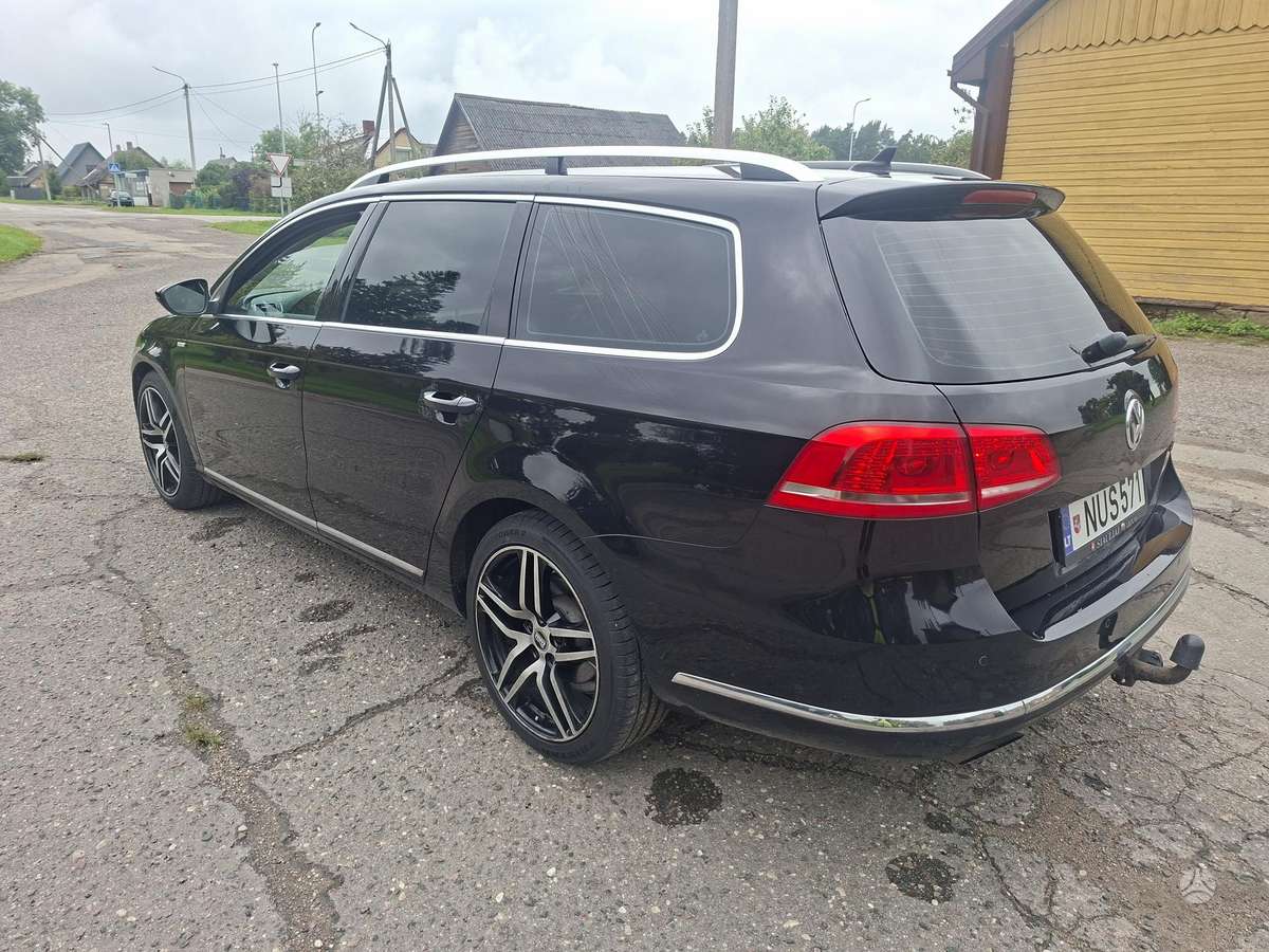 Volkswagen Passat 2013 — rear view
