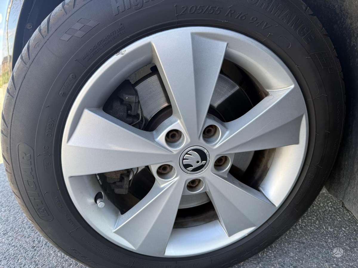 Skoda Superb 2012 — photo 12