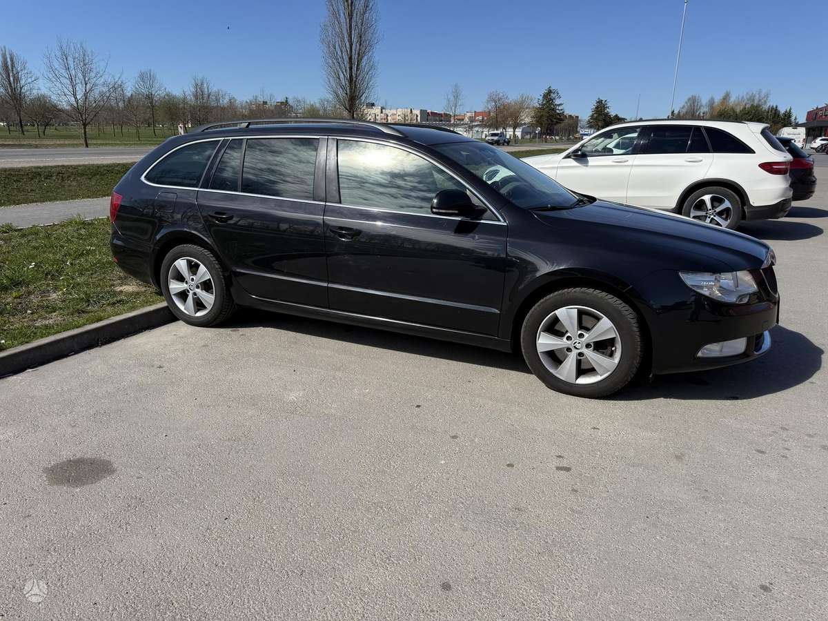 Skoda Superb 2012 — interior